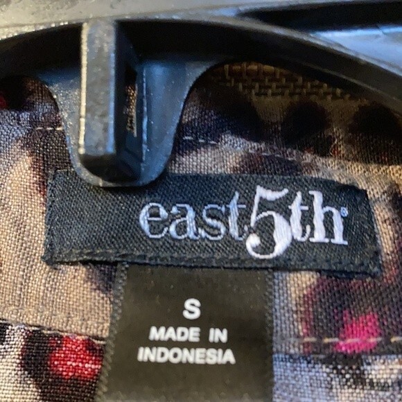 East 5th button down linen blend blouse shirt - Picture 4 of 7